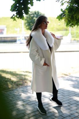 Wool and cashmere coat with long fox fur collar (white)