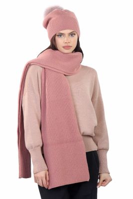 Set of merino wool scarf and hat extended with a fur pompom in dusty rose