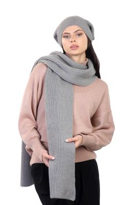 Set of merino wool scarf and hat extended with a fur pompom in grey