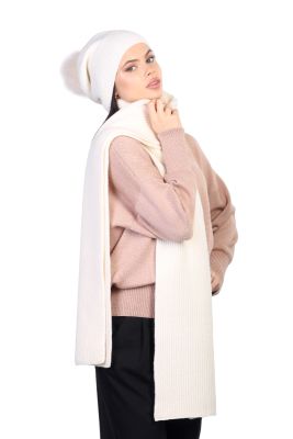 Set of merino wool scarf and hat extended with a fur pompom in white