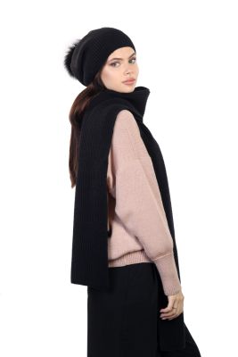 Set of merino wool scarf and hat extended with a fur pompom in black