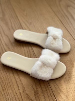 Mink fur slippers with ribbon in white