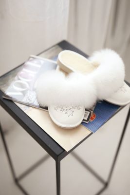 Slippers of sheepskin, decorated with fox fur