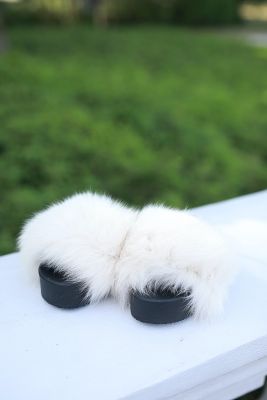 Slippers with fox fur decor in white