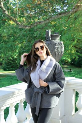 Wool and cashmere poncho grey with sleeves and long mink fur collar in Sapphire 