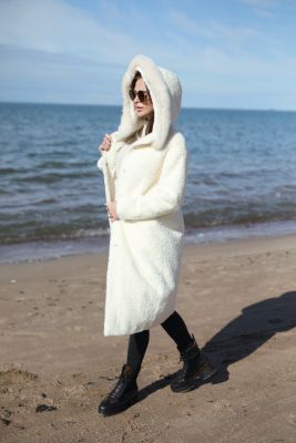 Teddy coat with a hood decorated with fox fur (white/beige)