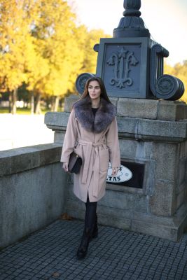 Wool and cashmere coat with long fox fur collar (dark beige)