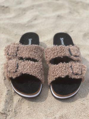 Orthopedic slippers decorated with wool teddy material in camel colour