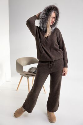 Cashmere suit in two pieces: a sweatshirt with a hoodie decorated with fox fur and a wide pants in brown