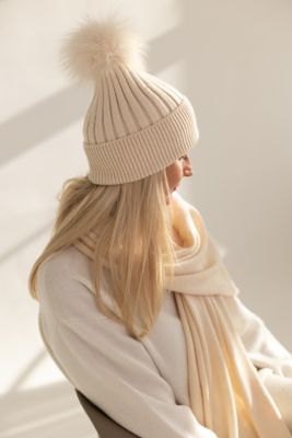 Knitted wool and cashmere hat with pompom in beige