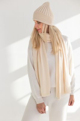 Set of cashmere and wool hat without pompoms and scarf in beige