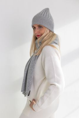 Knitted wool and cashmere hat in grey