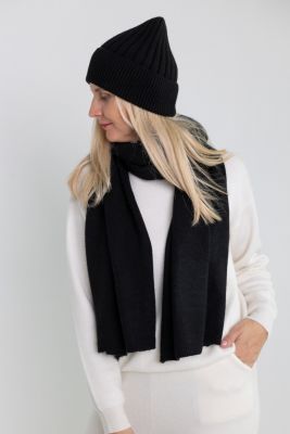 Knitted wool and cashmere hat in black