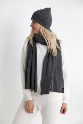 Set of cashmere and wool hat without pompoms and scarf in dark grey
