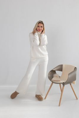 Cashmere and wool suit in two pieces: sweater and trousers in white