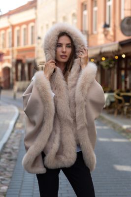 Wool and cashmere light beige poncho with a hoodie decorated with fox fur