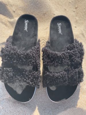 Orthopedic slippers decorated with wool teddy material in black colour