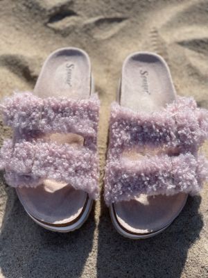 Orthopedic slippers decorated with wool teddy material in pink colour