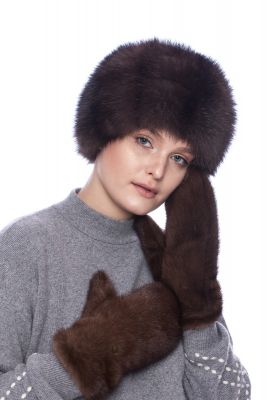 Mittens of mink fur on both sides in natural brown color