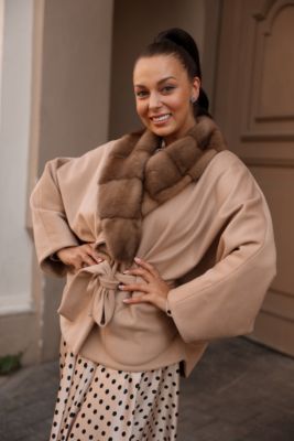 Wool and cashmere poncho camel with sleeves and long mink fur collar in brown 