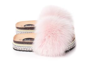Slippers with fox fur