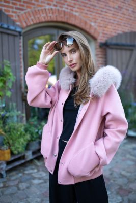 Wool and cashmere hoodie decorated with fox fur in dusty rose (short length)