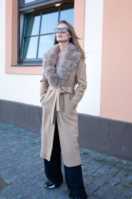 Wool and cashmere cardigan with fox fur collar in camel color
