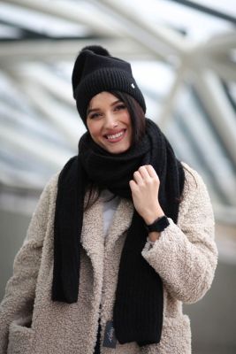 Knitted  wool set in black