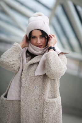 Knitted wool hat with pompom beige