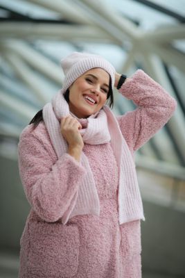 Knitted  wool set in light pink