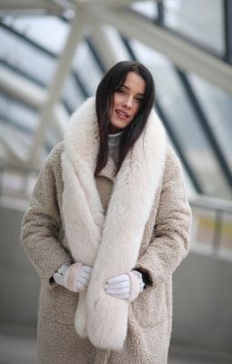 Perforated scarf fox fur in beige