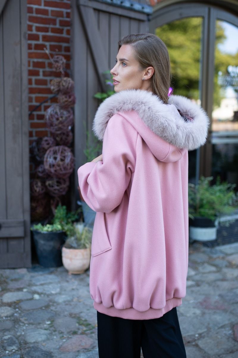 Wool and cashmere hoodie decorated with fox fur in dusty rose (long length)